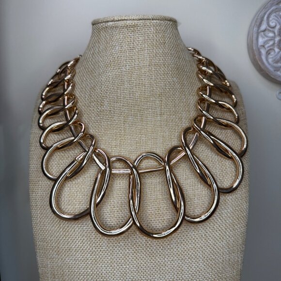 Aldo Gold-Tone Statement Necklace With Oversized Linked Design & Adjustable Chai - Picture 2 of 8